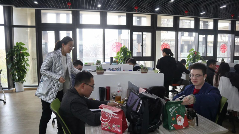 繽紛平安夜，歡樂圣誕節(jié) | 寶開舉辦第四季度員工集體生日會