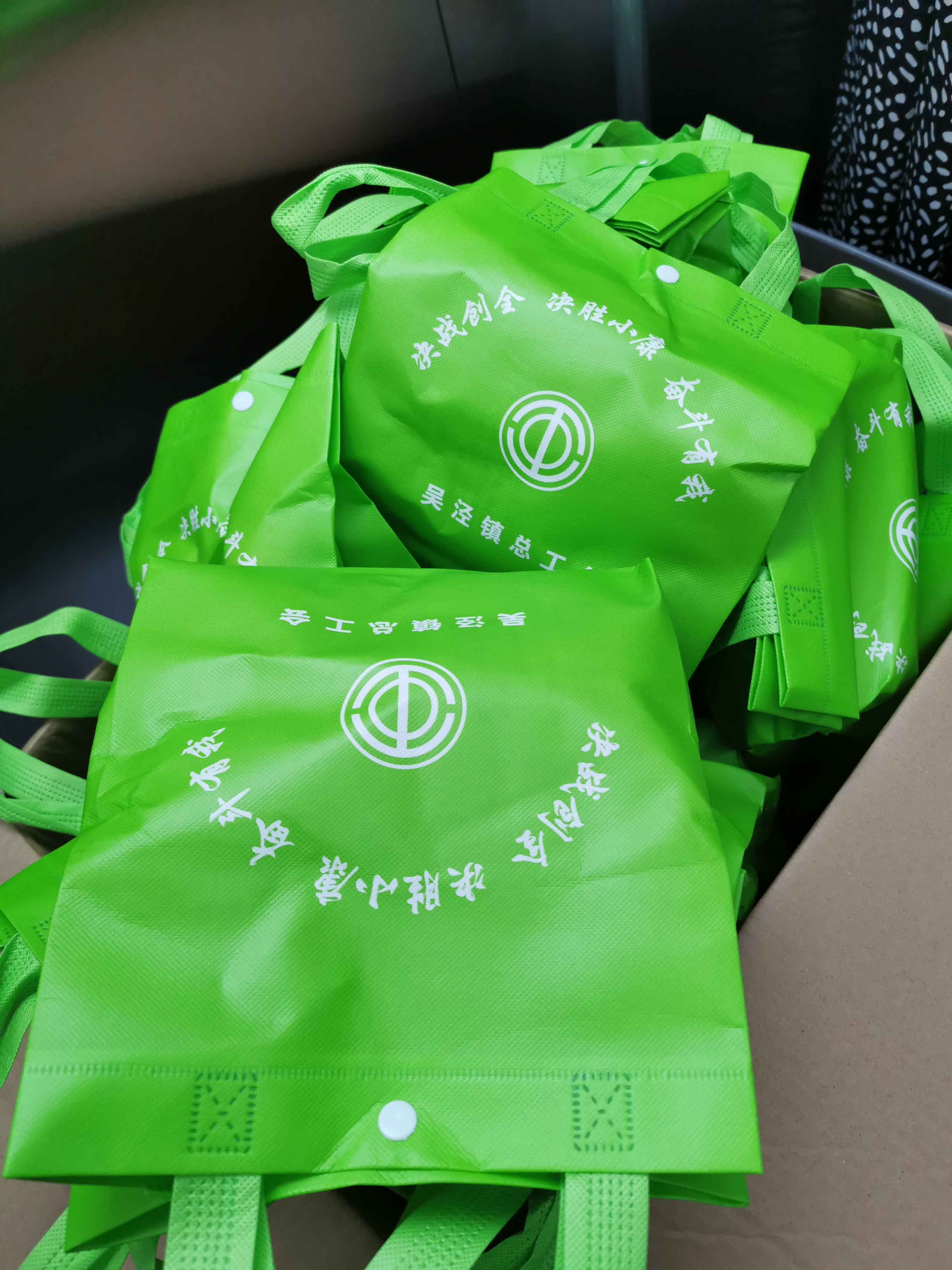 關(guān)愛職工 · 夏送清涼 | 寶開工會赴一線送清涼，致敬高溫下的堅守