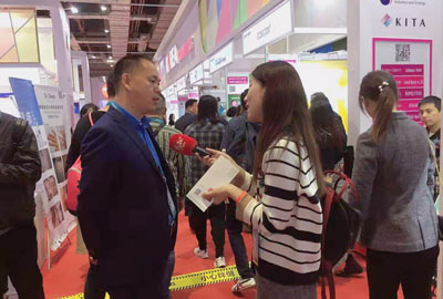 ＂合作、創(chuàng)新、共享＂話進(jìn)博一一寶開董事長邢志文參觀進(jìn)博并接受SMG記者采訪