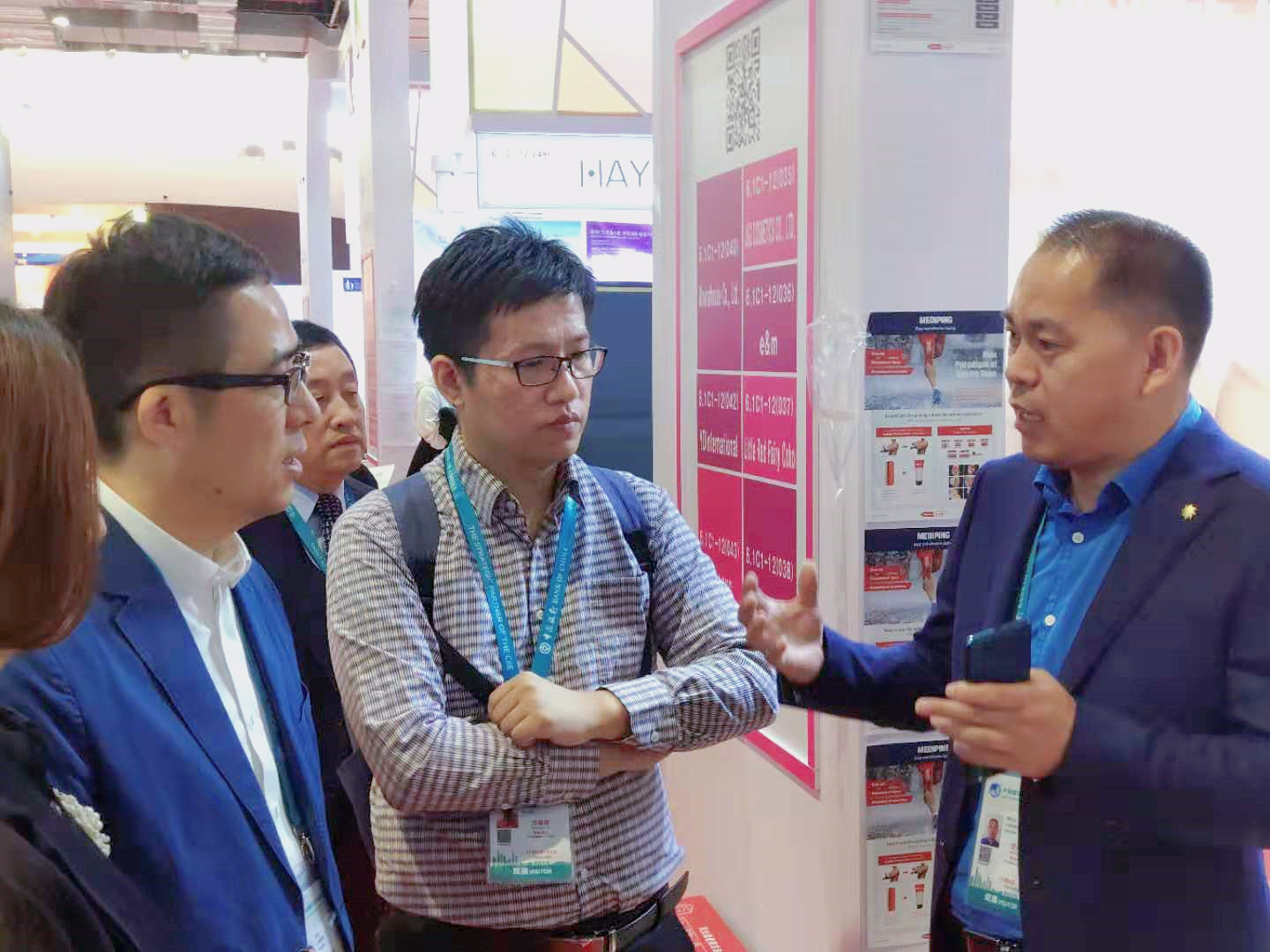 ＂合作、創(chuàng)新、共享＂話進(jìn)博一一寶開董事長(zhǎng)邢志文參觀進(jìn)博并接受SMG記者采訪