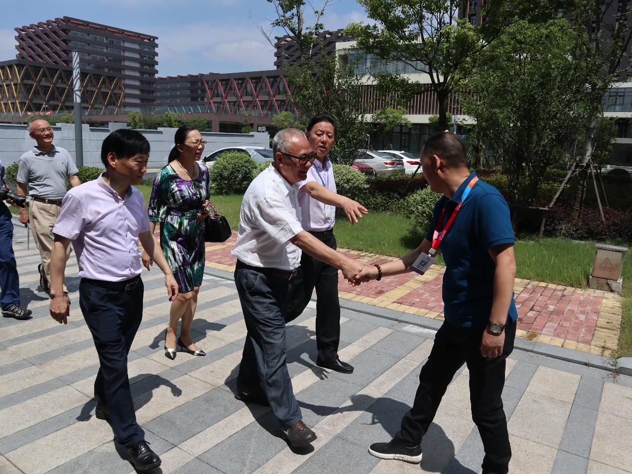 新聞 | 無錫市原政協(xié)領(lǐng)導(dǎo)、吳涇鎮(zhèn)黨委領(lǐng)導(dǎo)一行蒞臨寶開參觀考察