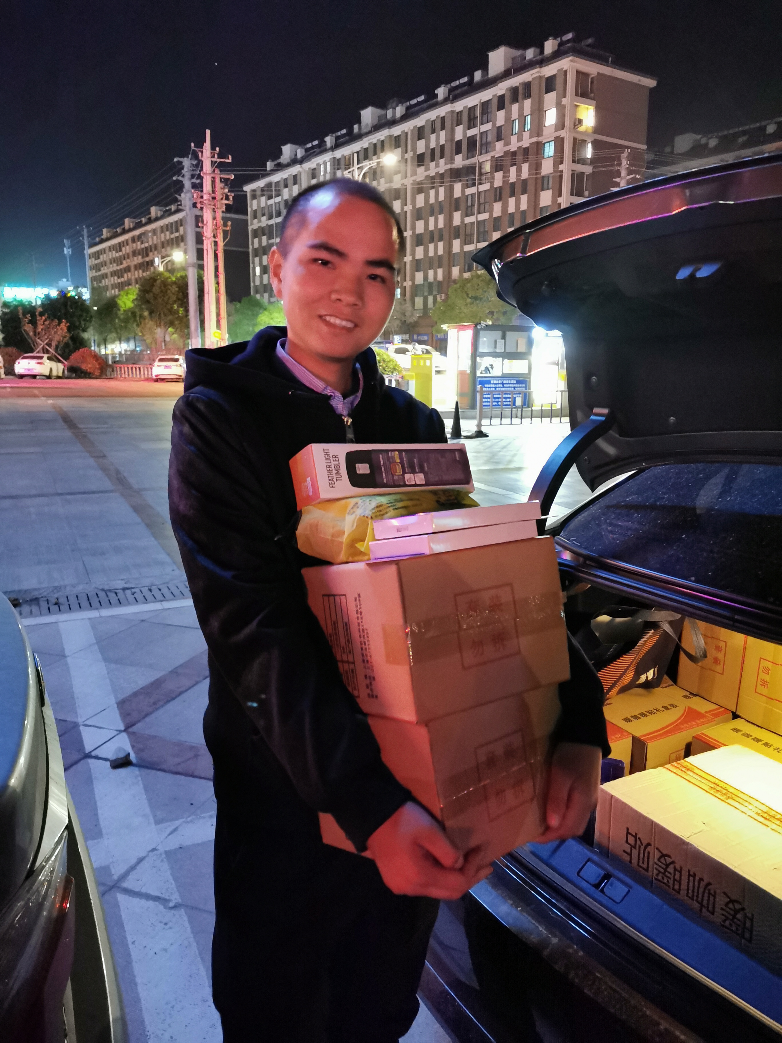 11月中旬，寶開工會組織開展“走一線、送溫暖”關(guān)愛員工暖冬行動。