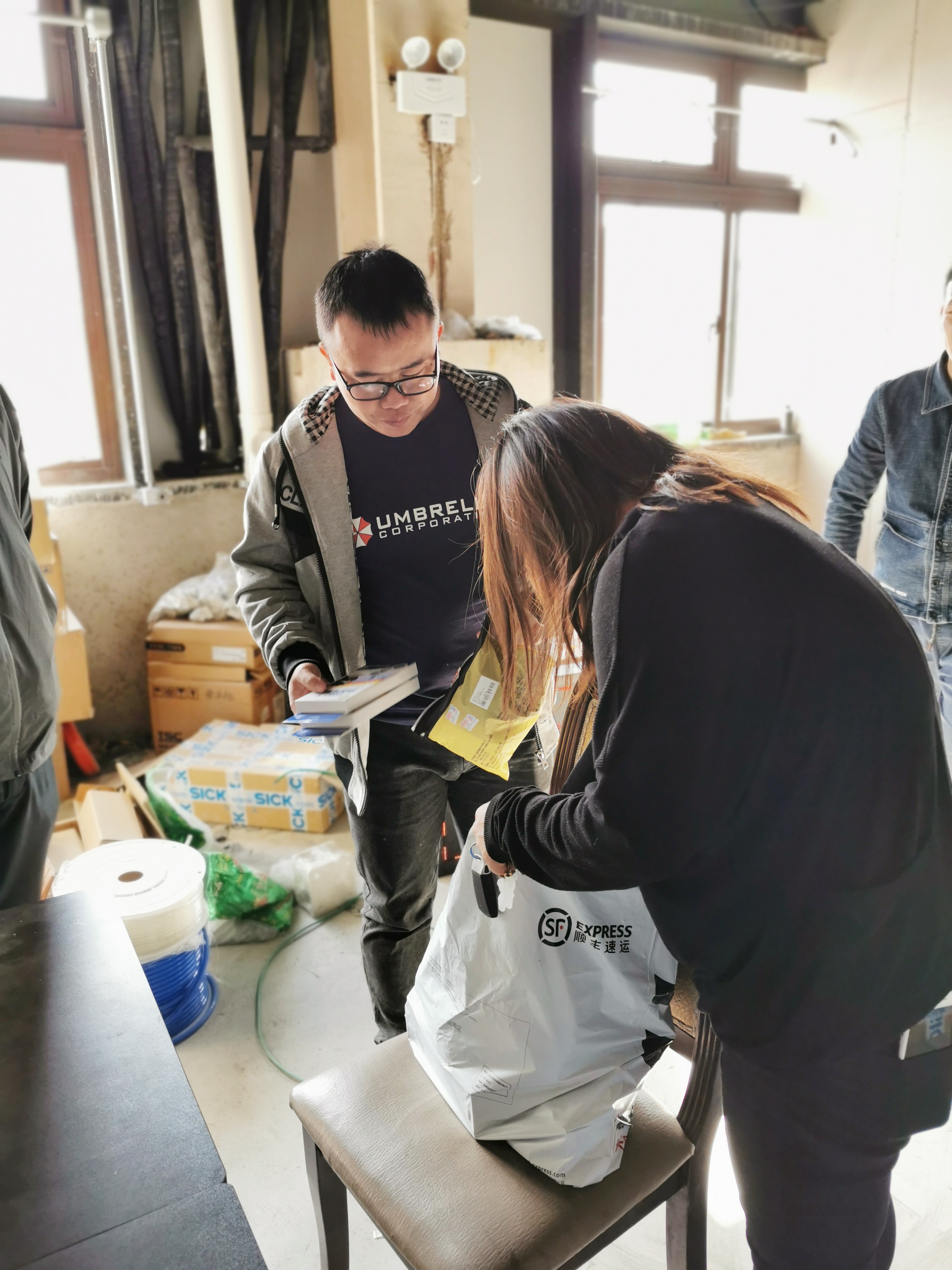 11月中旬，寶開工會組織開展“走一線、送溫暖”關(guān)愛員工暖冬行動。