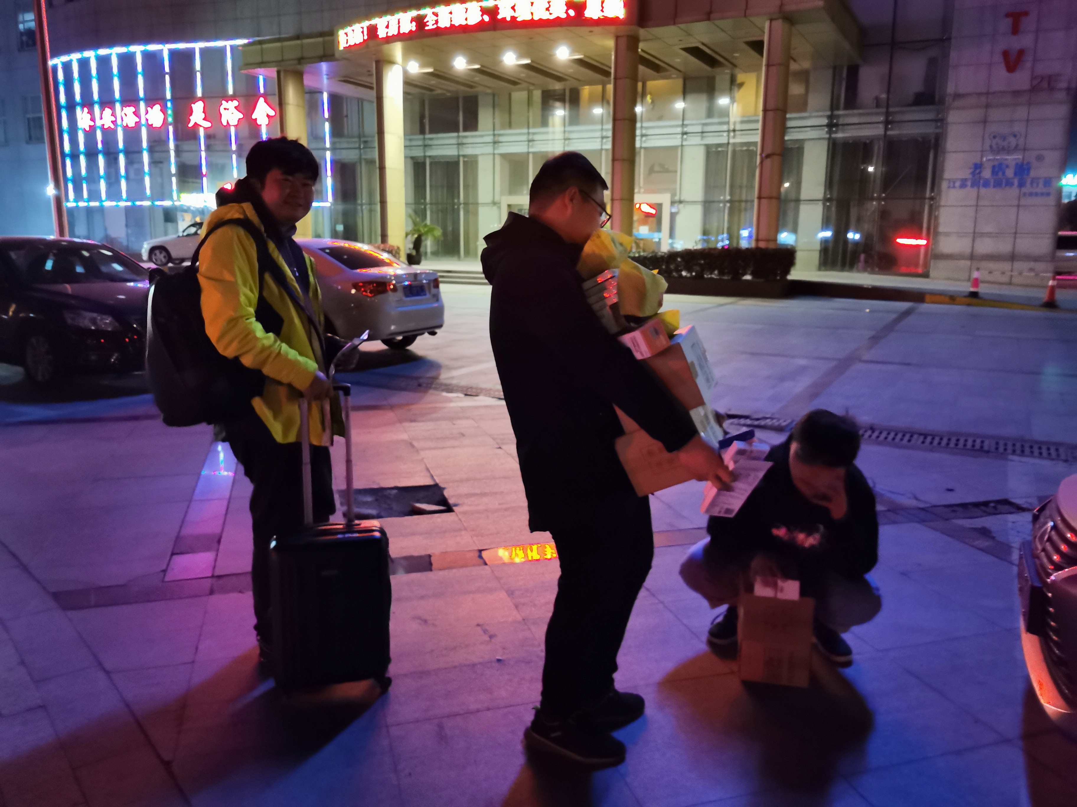 11月中旬，寶開工會組織開展“走一線、送溫暖”關(guān)愛員工暖冬行動。