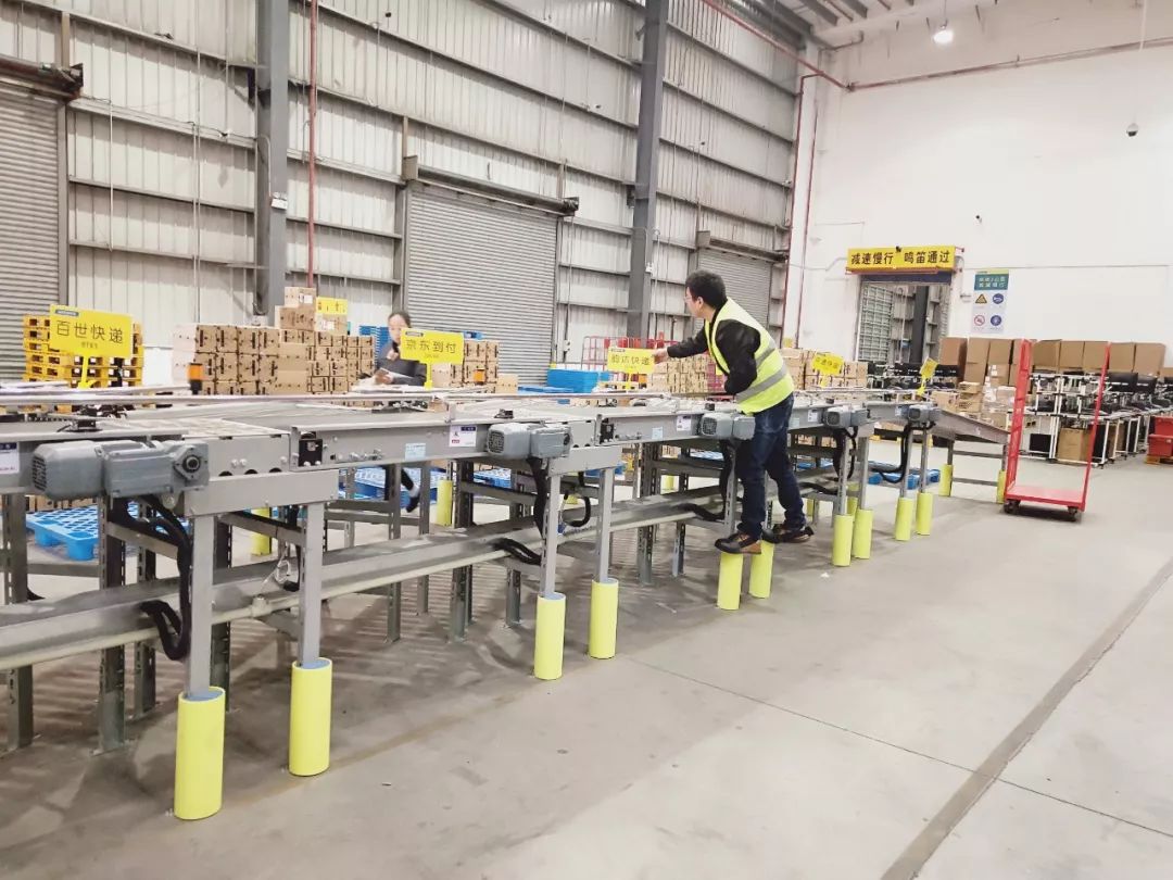 11月中旬，寶開工會組織開展“走一線、送溫暖”關(guān)愛員工暖冬行動。