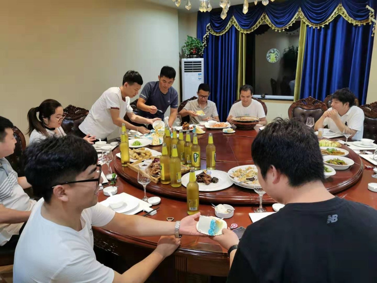 夏送清涼，集體慶生，慰問一線 | 致我們的一線伙伴：辛苦了！